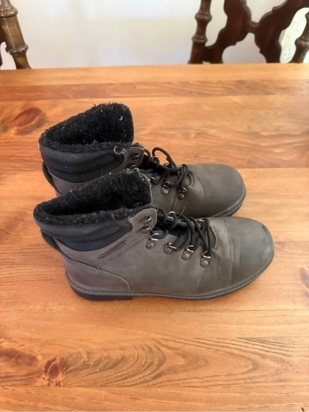 Lugz classic gray